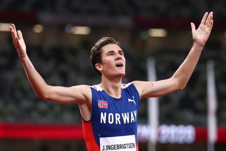 Olympics-Athletics-Norway's Ingebrigtsen upsets Cheruiyot to win 1,500 metres gold