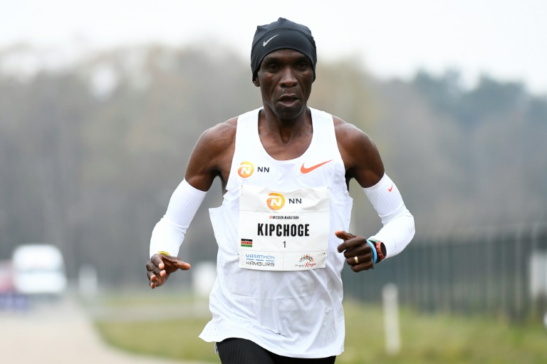 Olympics close with marathon man Kipchoge