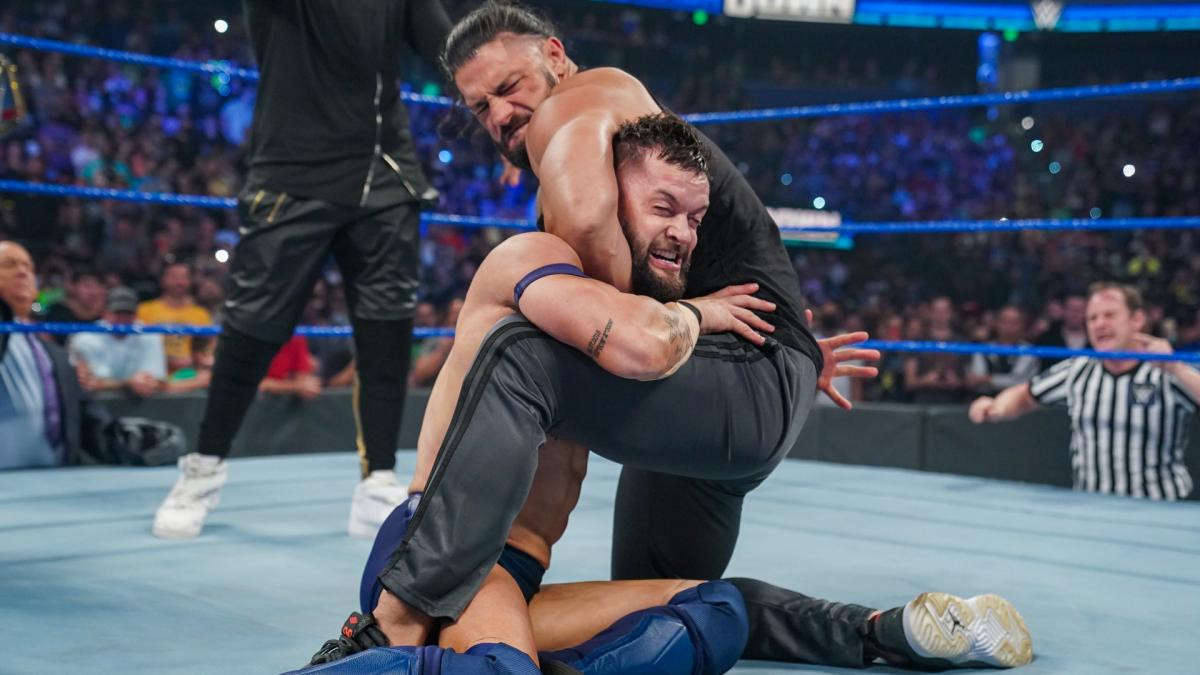WWE SmackDown results, grades: Roman Reigns and The Usos destroy Finn Balor
