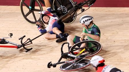 Olympics-Cycling-Britain's Kenny involved in huge crash in omnium