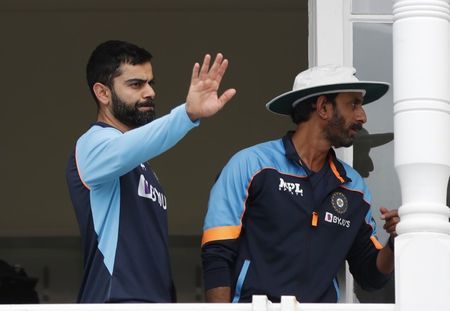 Cricket-India's Kohli elated with 'gold dust' from tailenders