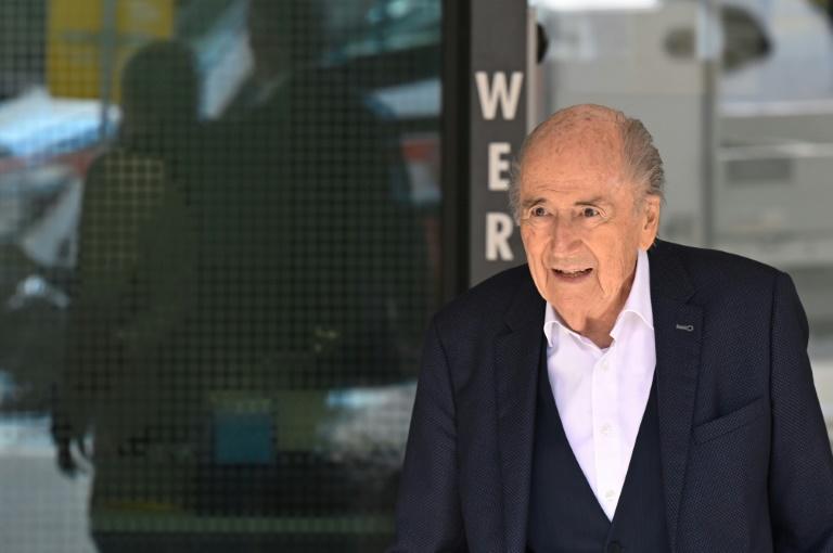 Ex-FIFA boss Blatter meets Swiss prosecutor in payment probe