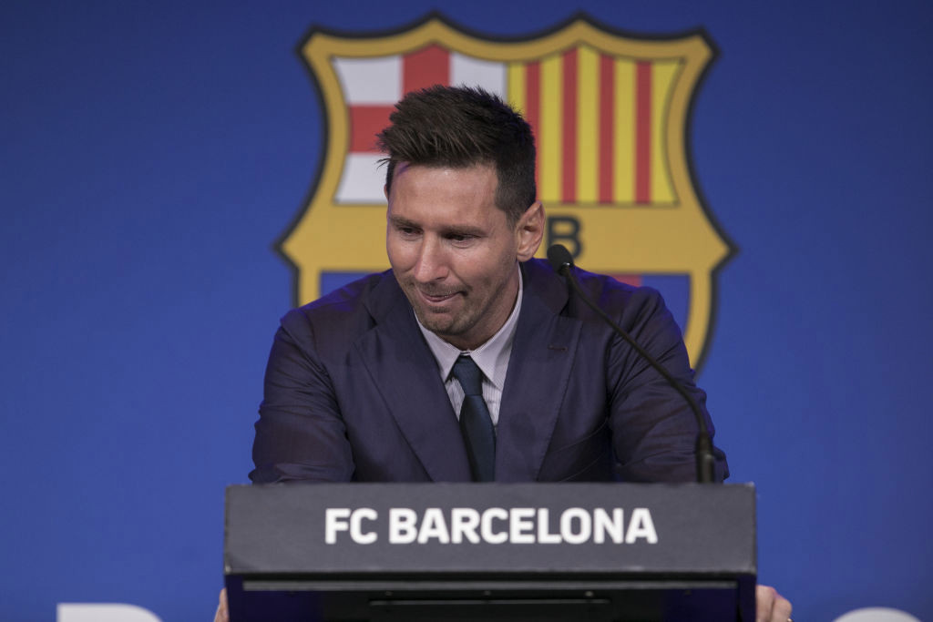 Barcelona make shock last-ditch attempt to keep Lionel Messi despite PSG talks