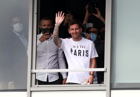 Soccer-Messi heads to Paris and, in Rosario, a dream dies for now