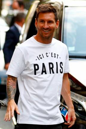 Messi lands in France to join Paris Saint-Germain