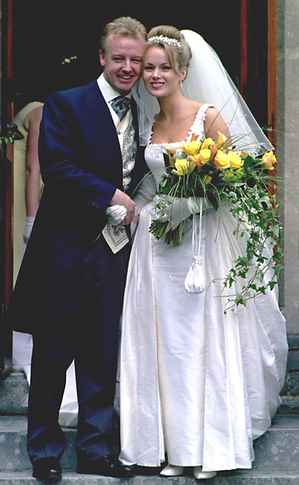 Amanda Holden and Les Dennis' unearthed wedding photos will make you double take