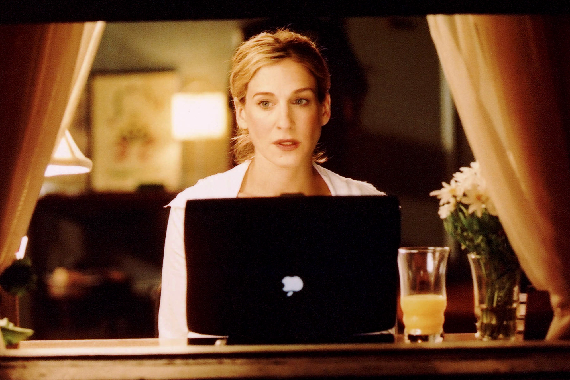 Sarah Jessica Parker shows off Carrie's new(-ish) computer in And Just Like That set photos