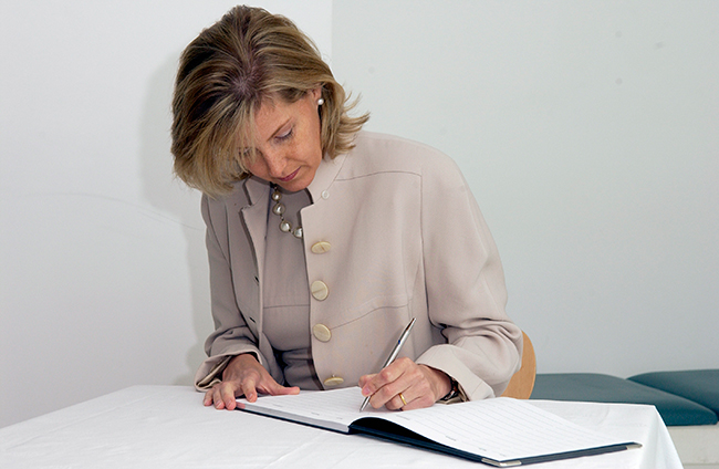 Royals who are left-handed: from the Countess of Wessex to Prince William