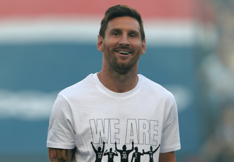 Messi gets rapturous reception before watching PSG beat Strasbourg