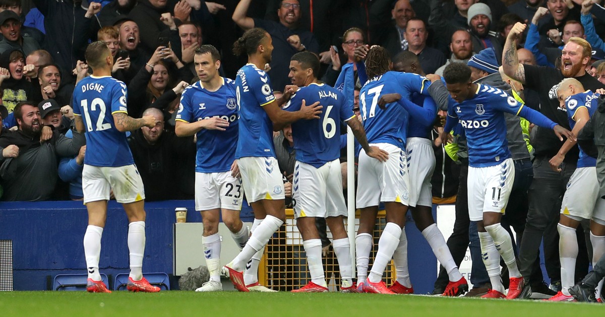 Everton come from behind to quell Goodison Park boos in Benitez opener