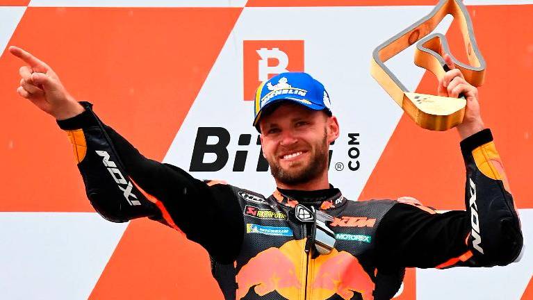 Binder wins in Austria after tyre gamble pays off