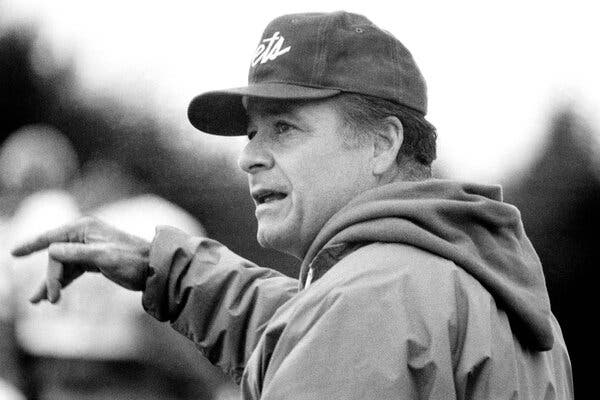 Joe Walton, Giants Star Who Found Futility as Jets Coach, Dies at 85