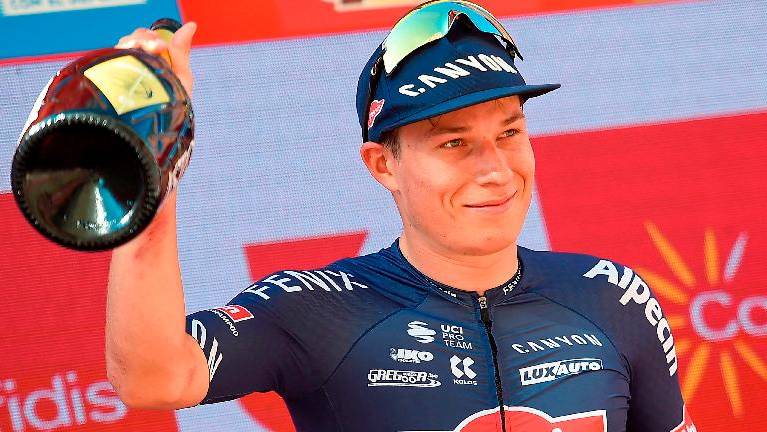 Philipsen wins bunch sprint to claim Vuelta stage two