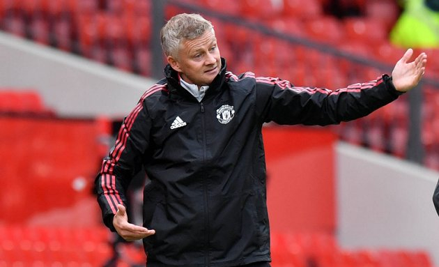 Man Utd remain determined to sign another midfielder before window shuts