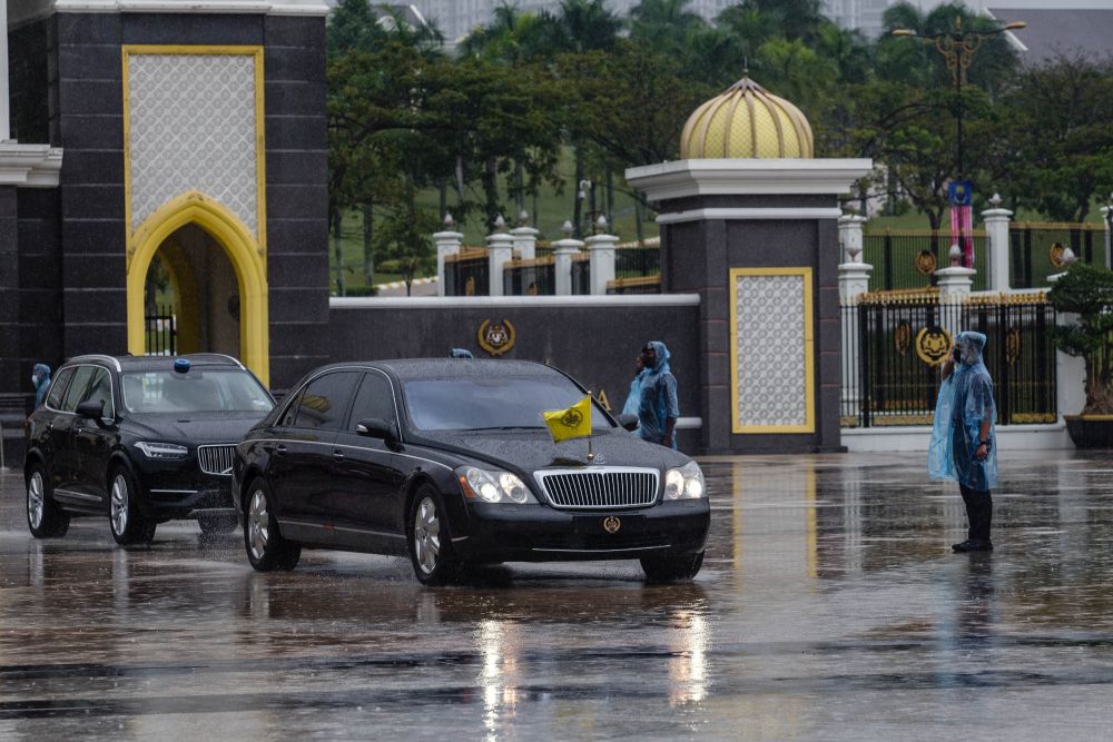 Sultans leave Istana Negara following Conference of Rulers meet on next PM