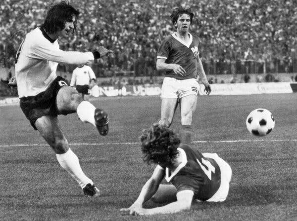 Gerd Müller, Soccer Star Known for His Scoring Prowess, Dies at 75