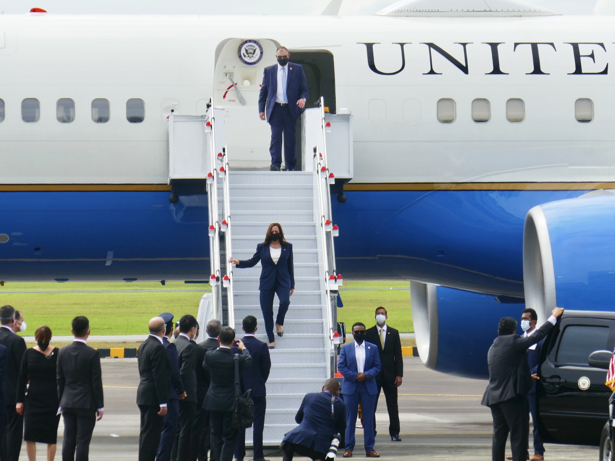 US vice-president kamala harris arrives in s'pore & we ...