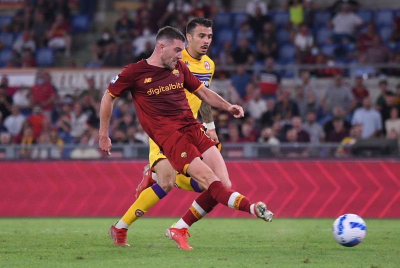 Soccer-Veretout double helps Roma to get off to winning start under Mourinho