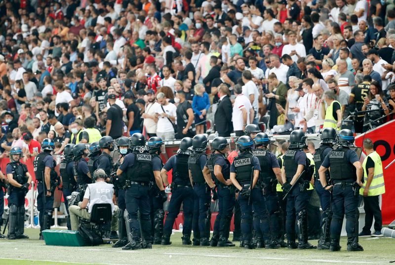 Soccer-Nice v Marseille match abandoned after crowd trouble