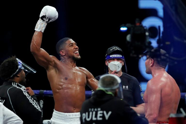 Joshua opts for brains over brawn in title defence against Usyk