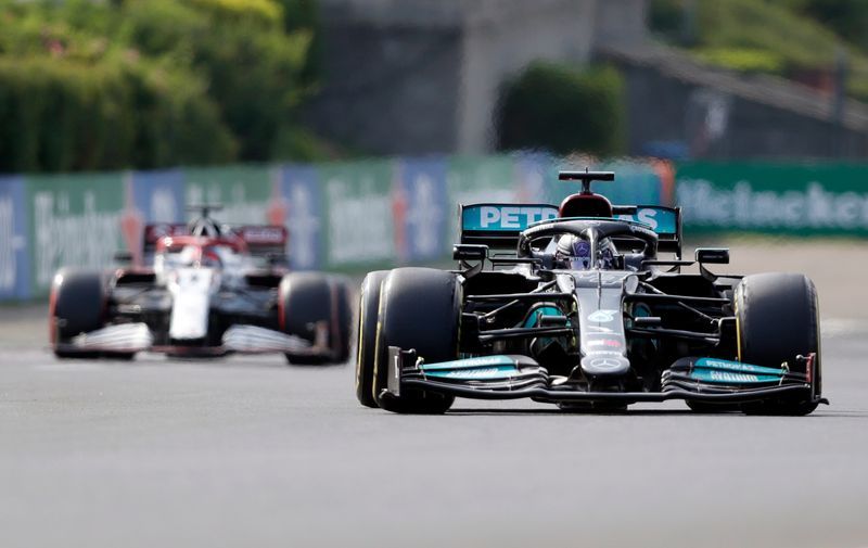 Motor racing-Formula One announces new award for overtaking