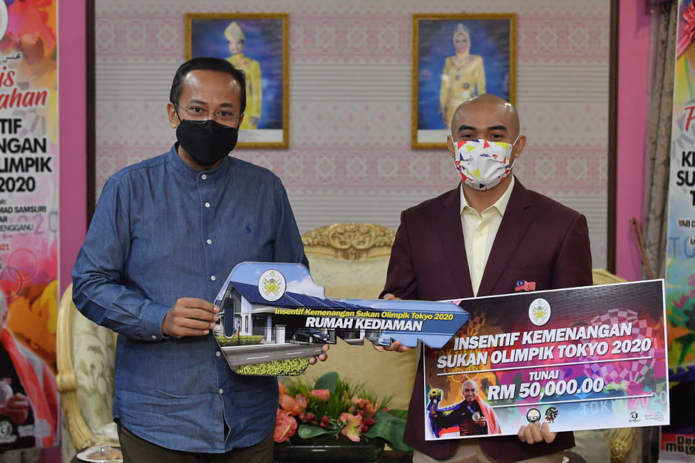 Azizulhasni gets RM350,000 reward from Terengganu for Olympic silver medal win