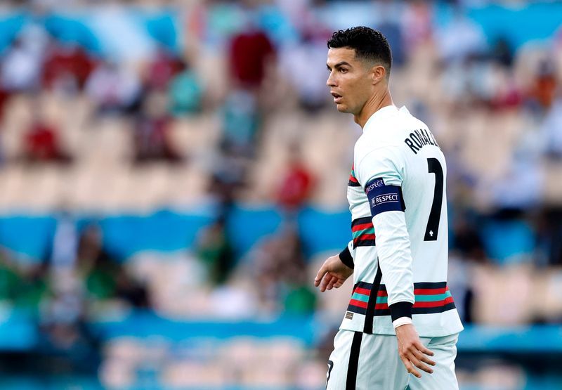 Soccer-Having Ronaldo back at Man United is a dream, says De Gea