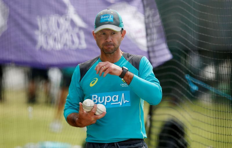 Cricket-Ponting lends support to embattled Australia coach Langer