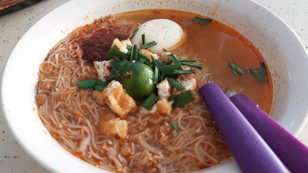 Tiong Bahru Food Centre. Ali Corner and Teck Seng Soya Bean Milk. Mee Siam and Soya Bean Milk.