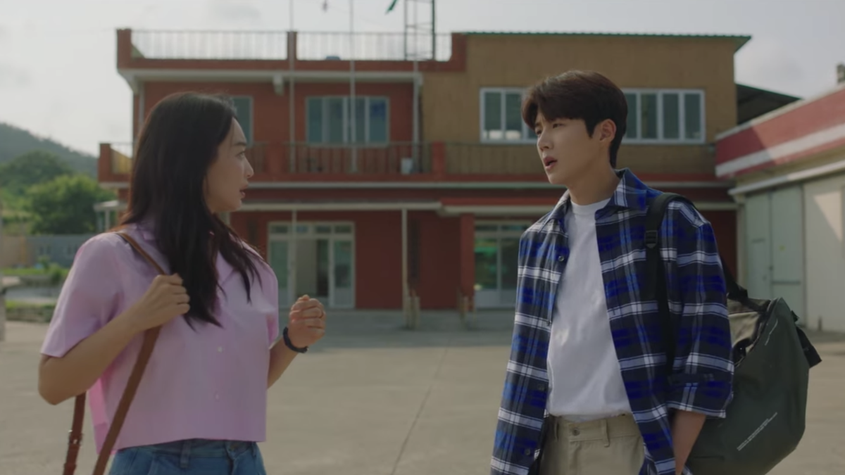 Hometown Cha-Cha-Cha review: Kim Seon-ho is a quirky odd-job man in his first leading role