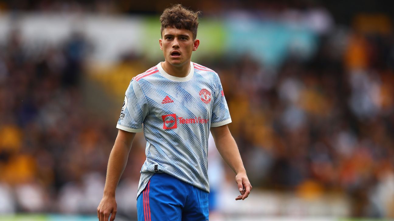 Daniel James completes move from Man United to Leeds