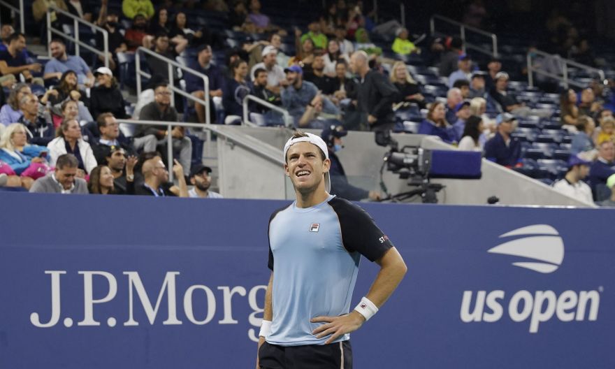 Tennis: US Open starts late, a day after wild weather wreaks havoc