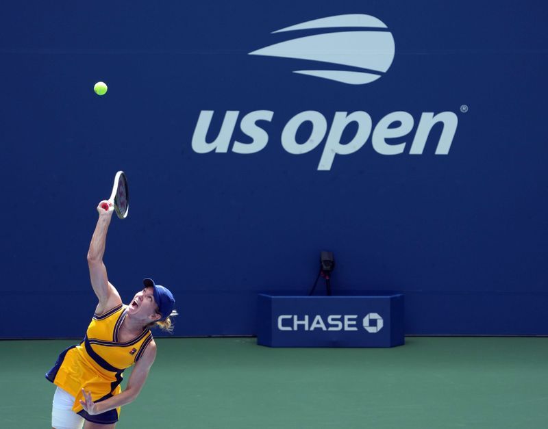 Tennis-Halep outlasts Rybakina in three-set thriller at U.S. Open