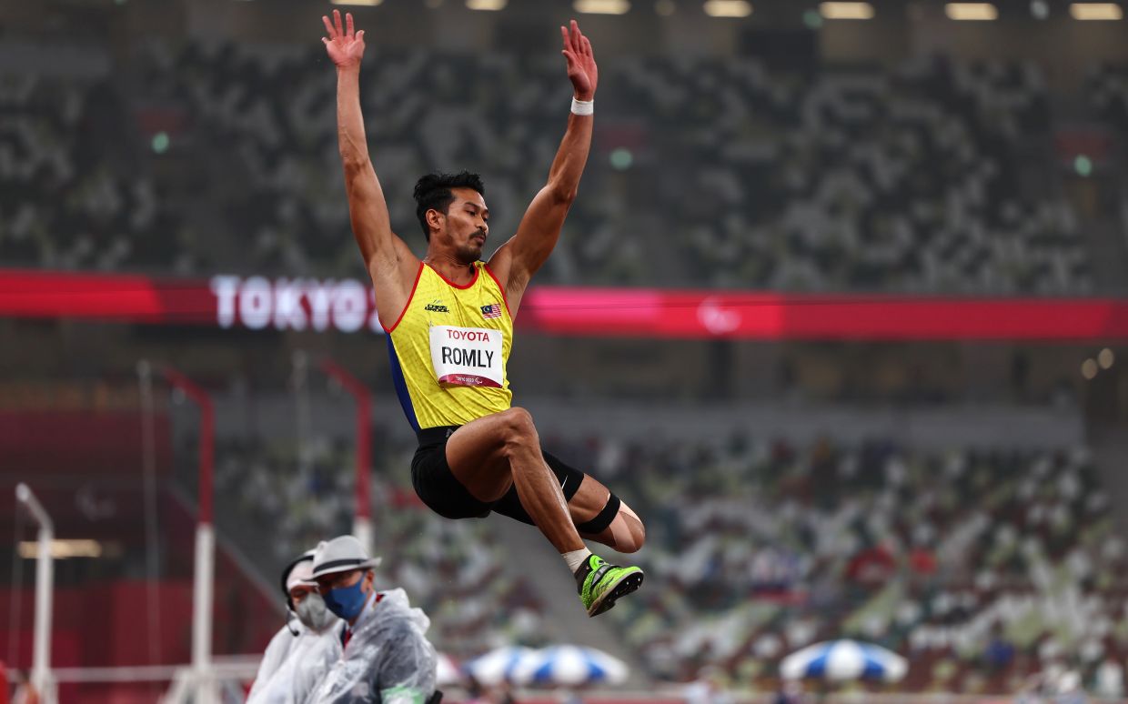 Long jumper Latif bags Malaysia's third and final gold