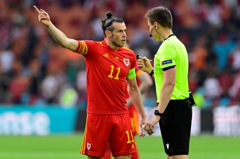 Bale would back Wales walk-off over racist abuse