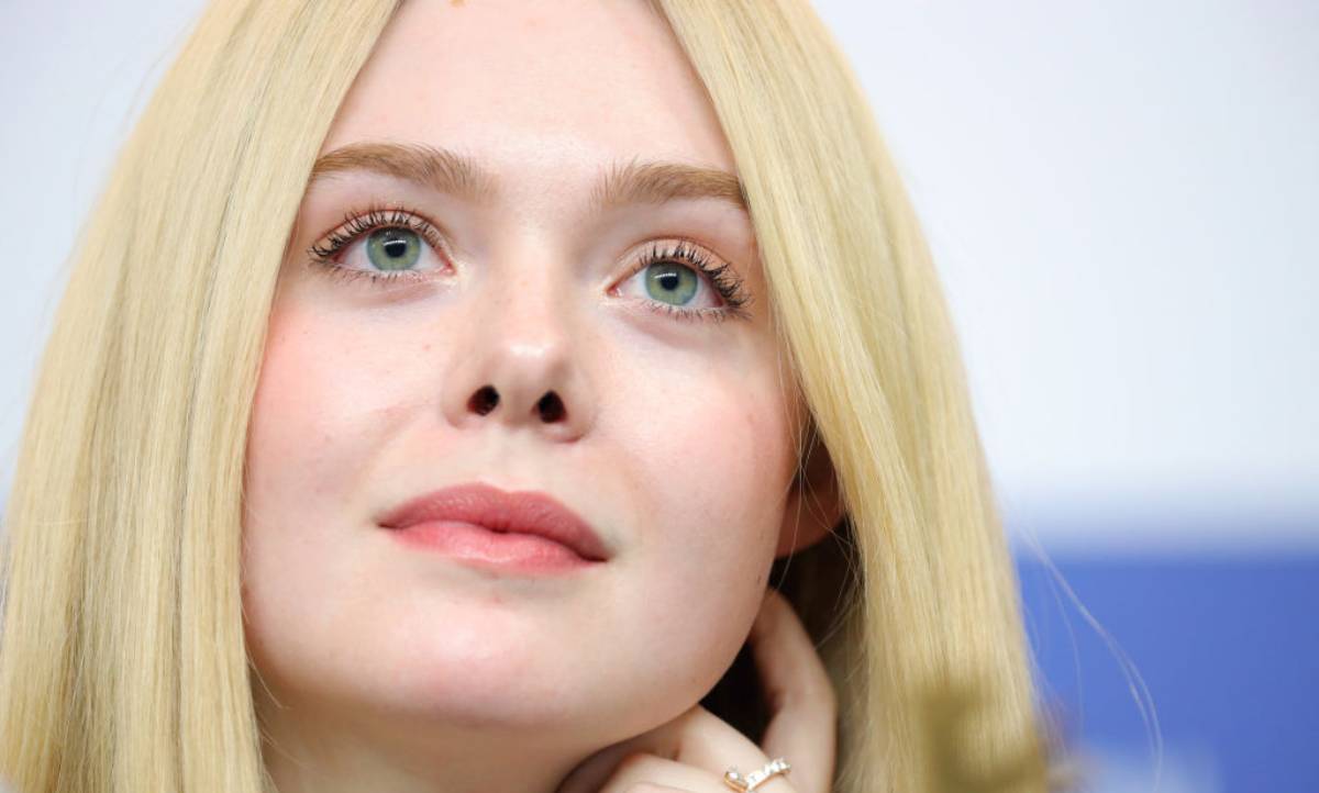 Elle Fanning bids farewell to summer with sizzling swimsuit selfie