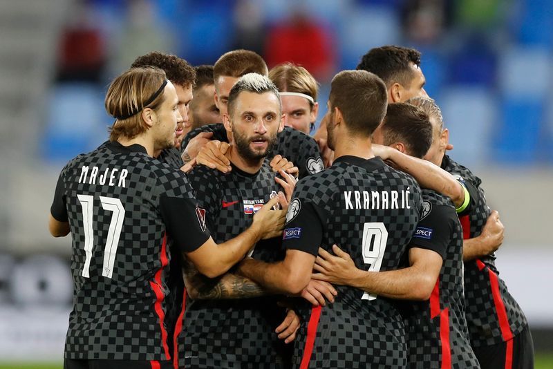 Soccer-Croatia beat Slovakia with late Brozovic strike
