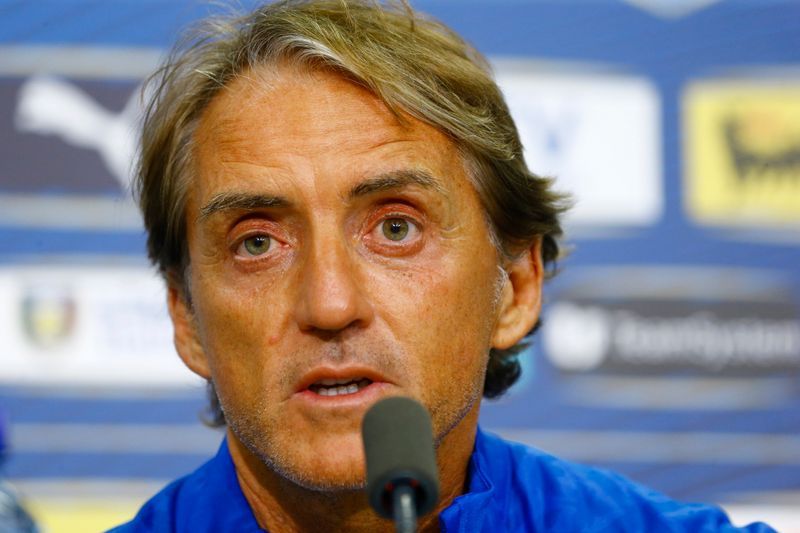 Soccer-Balotelli decline has disappointed us all, says Italy coach Mancini