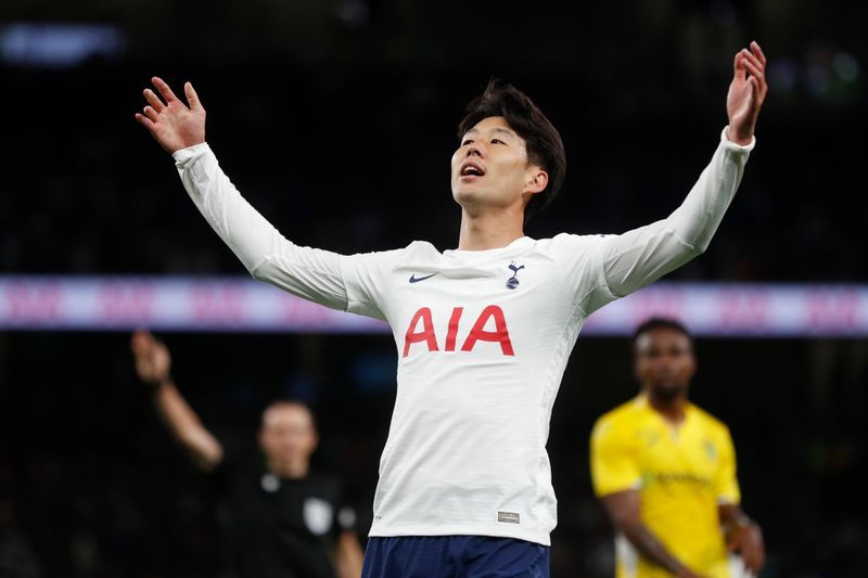 Soccer-Injury scare for Spurs as Son picks up knock on international duty