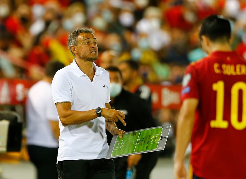 Soccer - Spain need to apply pressure on Sweden by beating Kosovo, says Luis Enrique