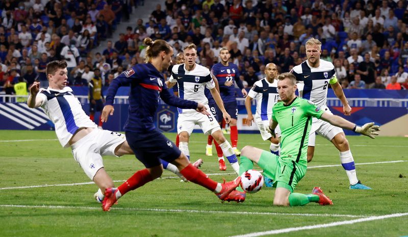Soccer-France rediscover their touch as winless run ends