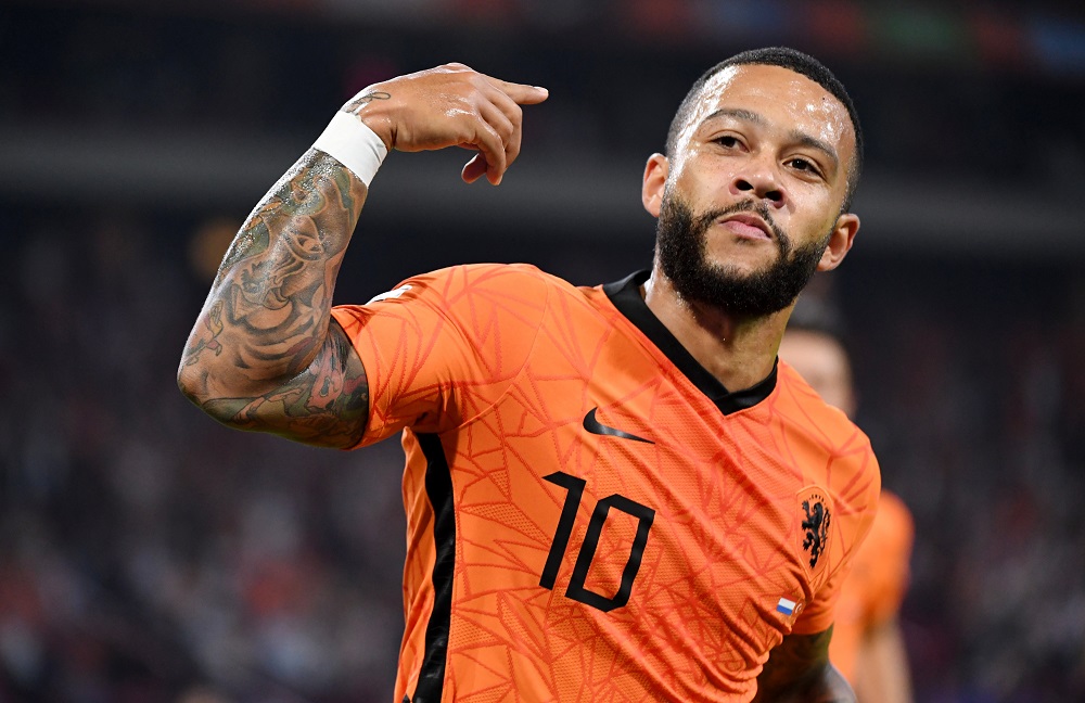 Depay treble sends Dutch top of World Cup qualifying group
