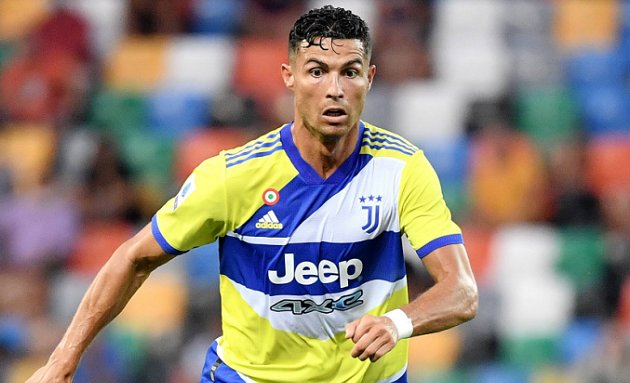 INSIDER: Ronaldo made Man Utd move 'because he was bored with Italian football'