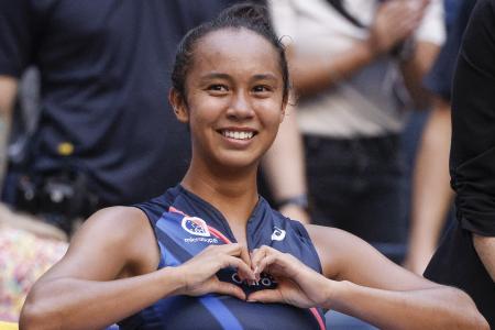 Leylah Fernandez, 19, continues US Open fairy-tale run