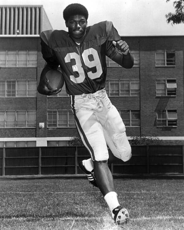 Sam Cunningham Dies at 71; Fostered Integration on the Football Field