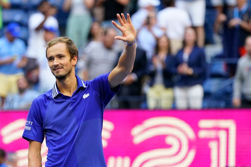 Tennis-Medvedev powers his way through to U.S. Open final