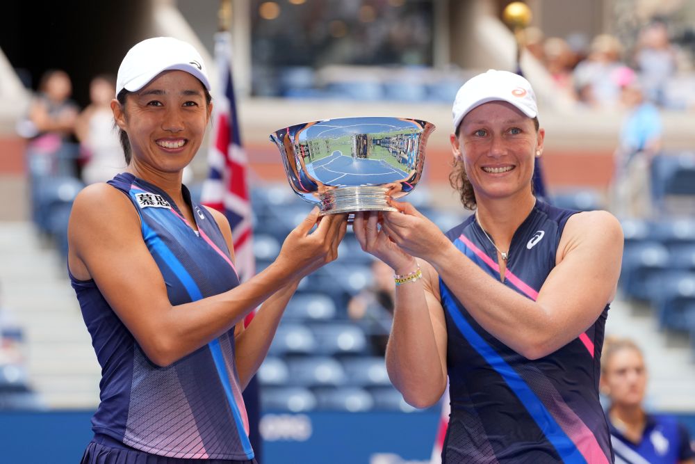 Veterans Stosur, Zhang win doubles title at US Open