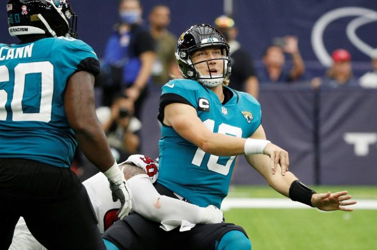 Lawrence, Jaguars mauled in NFL bow