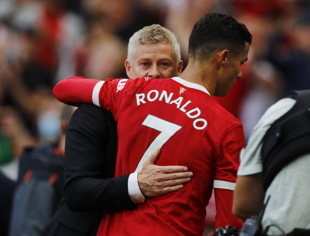 Solskjaer says not impossible to leave Ronaldo out of team