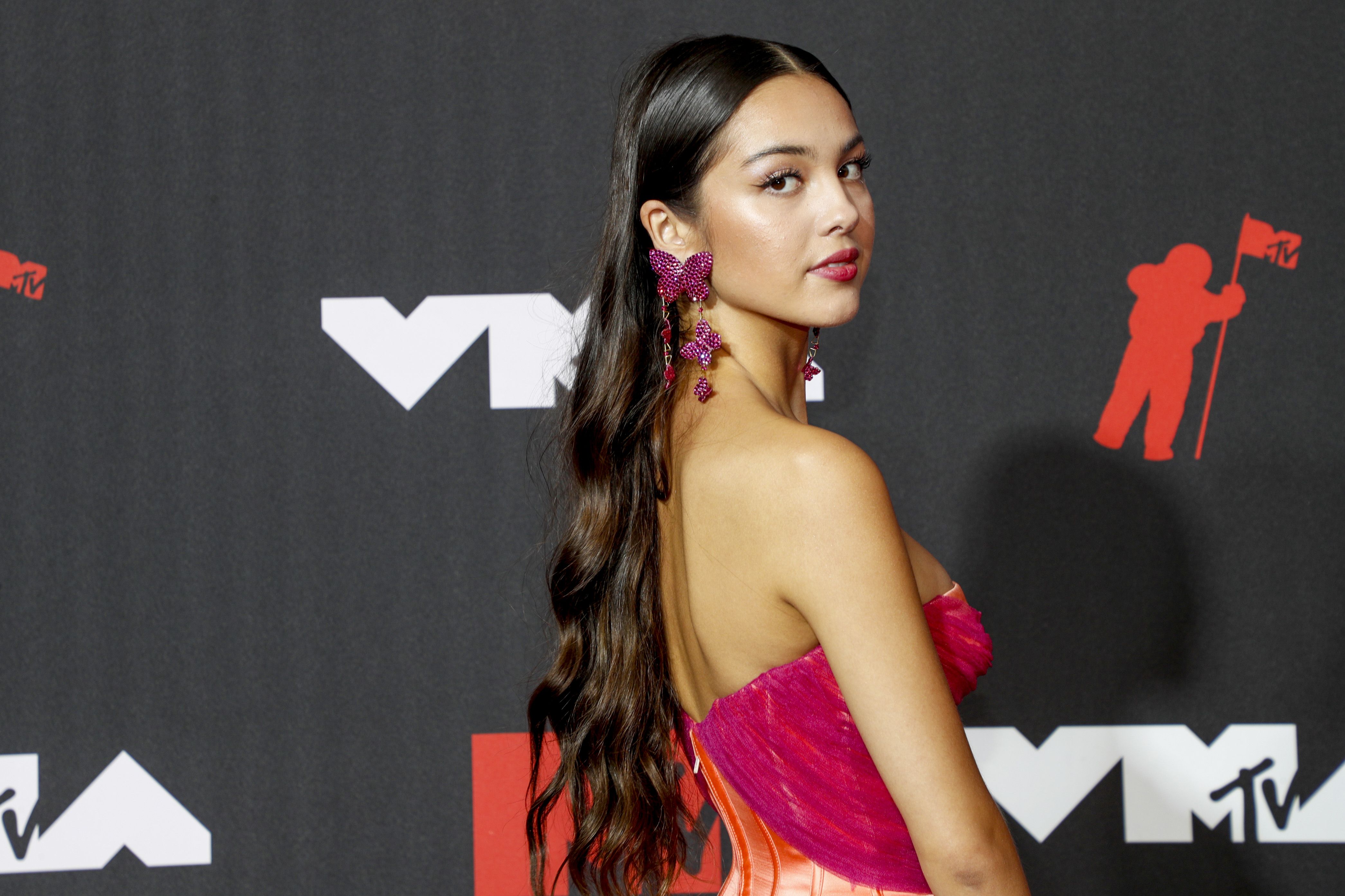 Olivia Rodrigo Paired Giant Butterfly Earrings With a Chic Pink Column Gown at the 2021 MTV VMAs